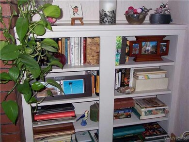 Living Room. Beautiful built in book case/display shelves.
