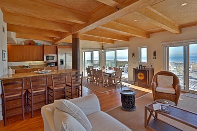 Panoramic views from entire Interior