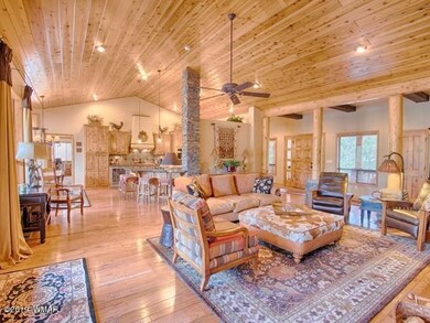 007_Living Room