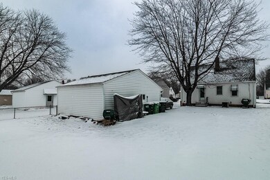 2242 Larchmont Dr, Wickliffe, OH 44092 - photo 3