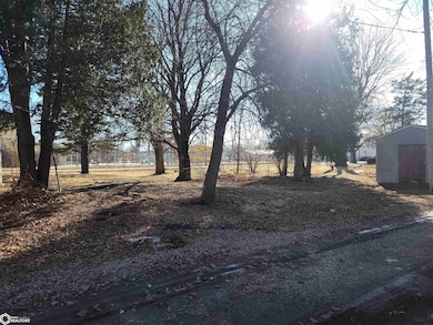 821 NE 2nd St, Eagle Grove, IA 50533 - photo 5