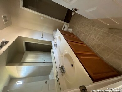 10330 Roseangel Ln, Helotes, TX 78023 - photo 5