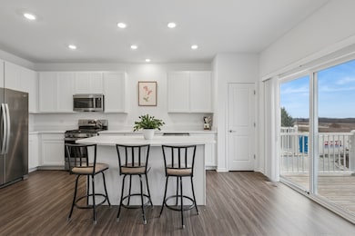 709 Neubauer Cir, Lindenhurst, IL 60046 - photo 6