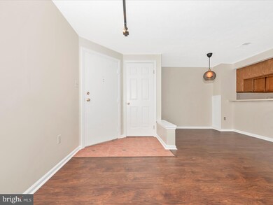 815 Stratford Way unit B, Frederick, MD 21701 - photo 2