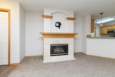 811 Burr Oaks Dr unit 202, West Des Moines, IA 50266 - photo 6
