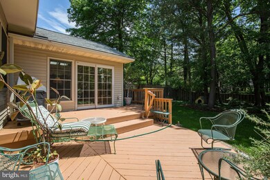 8515 Rehoboth Ct, Vienna, VA 22182 - photo 5