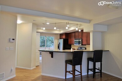Kitchen & Bar