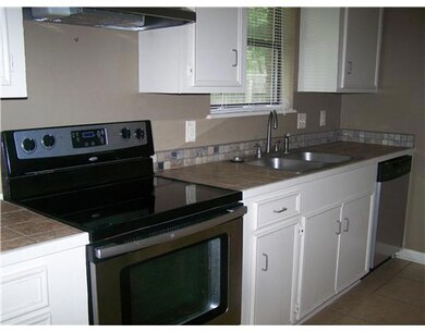 114 Wildwood Dr, Pineville, LA 71360 - photo 2