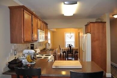 Kitchen / Dining Area