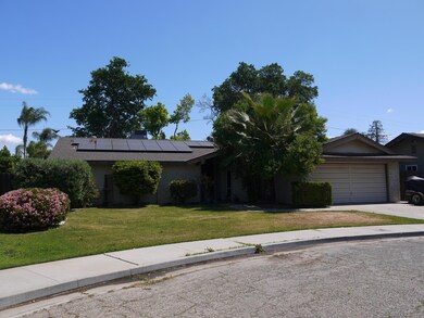 752 Carmelita St, Porterville, CA 93257 - photo 2