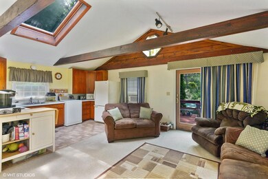 05_14MutinyWay_91_KitchenLivingRoom_MLSu