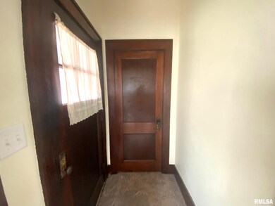 1528 W 14th St, Davenport, IA 52804 - photo 7