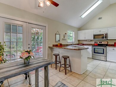 Convenient breakfast bar and breakfast area
