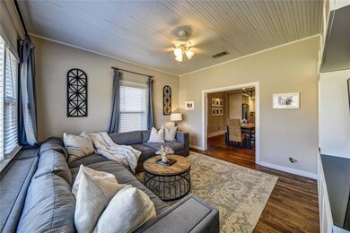 305 S Cowan St, Decatur, TX 76234 - photo 4