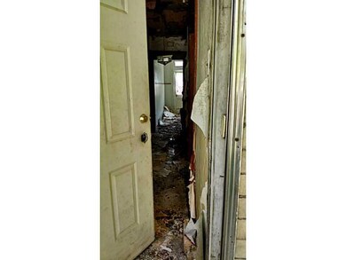Entry/Foyer.