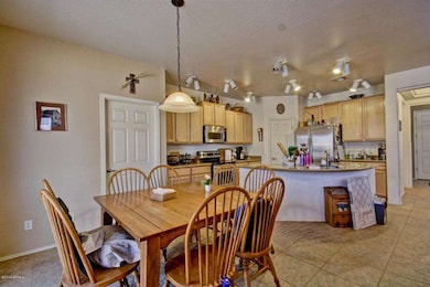 Eat-in Kitchen