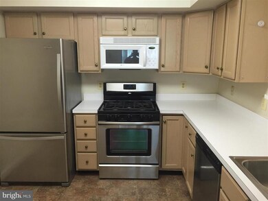 9224 Cardinal Forest Ln unit 9224B, Lorton, VA 22079 - photo 4