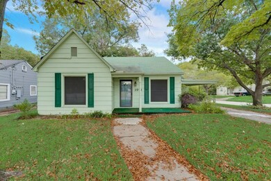 1031 Ritchey St, Gainesville, TX 76240 - photo 2