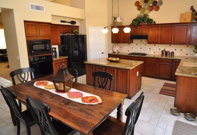 15 Eat In Kitchen Toward Kitchen