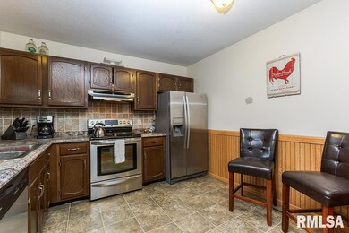 4611 Washington St, Davenport, IA 52806 - photo 6