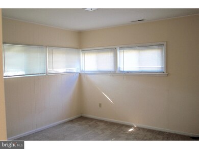 41 Young Birch Rd, Levittown, PA 19057 - photo 5