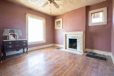 9_2426 Summit St-2