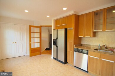 10928 Bloomingdale Dr, Rockville, MD 20852 - photo 6