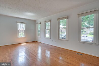 2111 Lang Dr, Crofton, MD 21114 - photo 4