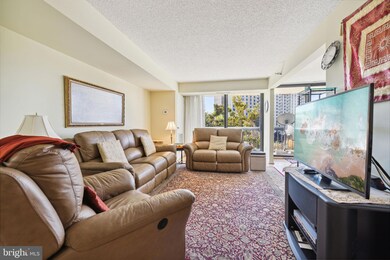 Chelsea Towers unit 501, Bethesda, MD 20817 - photo 2