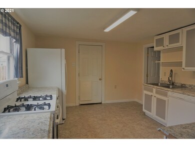 620 SW 5th St, Pendleton, OR 97801 - photo 5