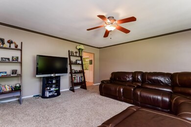 008-Living_Room-2766153-medium[1]