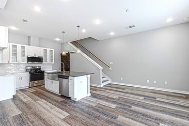 8403 Berry Brush Ln, Houston, TX 77022 - photo 2