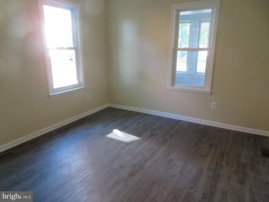 7 W Monroe St, Paulsboro, NJ 08066 - photo 2