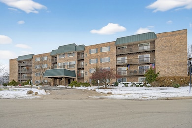 The Regency Square Apartments unit 207, Elk Grove Village, IL 60007 - photo 2