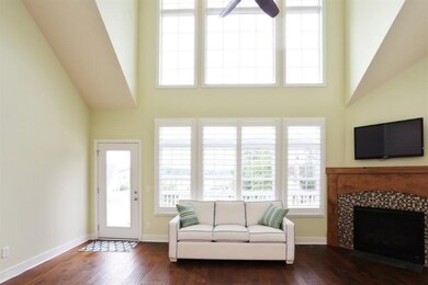 02_5540JohnsonRd_1_1_LivingRoom_LowRes
