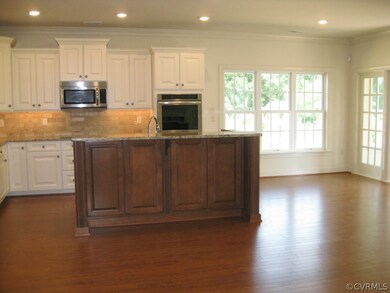 Kitchen & Breakfast Area (Model Photo)