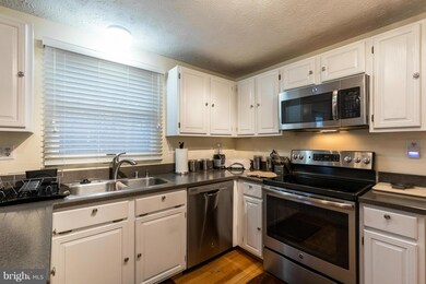 16140 Olmstead Ln, Woodbridge, VA 22191 - photo 6