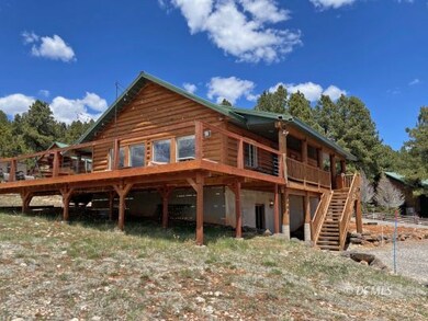 5 Bed 3 bath cabin with guest quarters