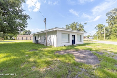 1111 N Oakum St-001