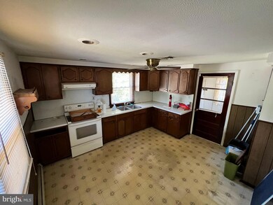 21 Newcomb Dr, Browns Mills, NJ 08015 - photo 5