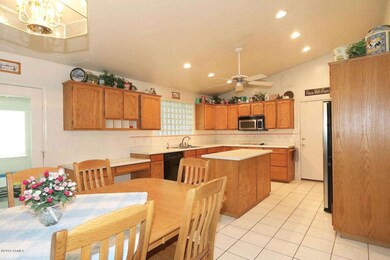 Spacious kitchen & breakfast room