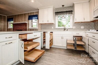 504 N Bost St, Statesville, NC 28677 - photo 2