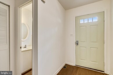 3041 Southern Elm Ct, Fairfax, VA 22031 - photo 7