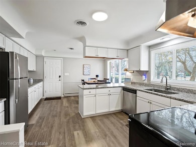 28626 Sunset Blvd W, Lathrup Village, MI 48076 - photo 7