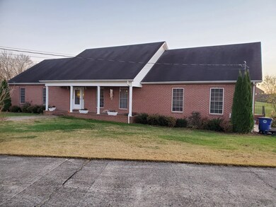 601 Foxhall Dr, Shelbyville, TN 37160 - photo 2