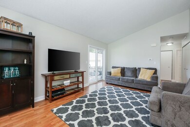 429 Bayview Ave, Naperville, IL 60565 - photo 2