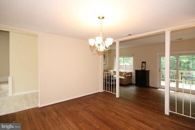 3047 Mission Square Dr, Fairfax, VA 22031 - photo 7