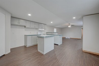 321 Wheeler Dr unit TRLR 19, Alvin, TX 77511 - photo 3