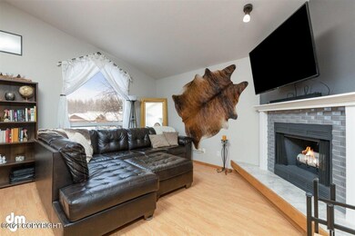 04-Living Room 20210315-DW-7395
