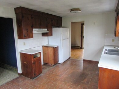 19 Highland St, Milford, MA 01757 - photo 4